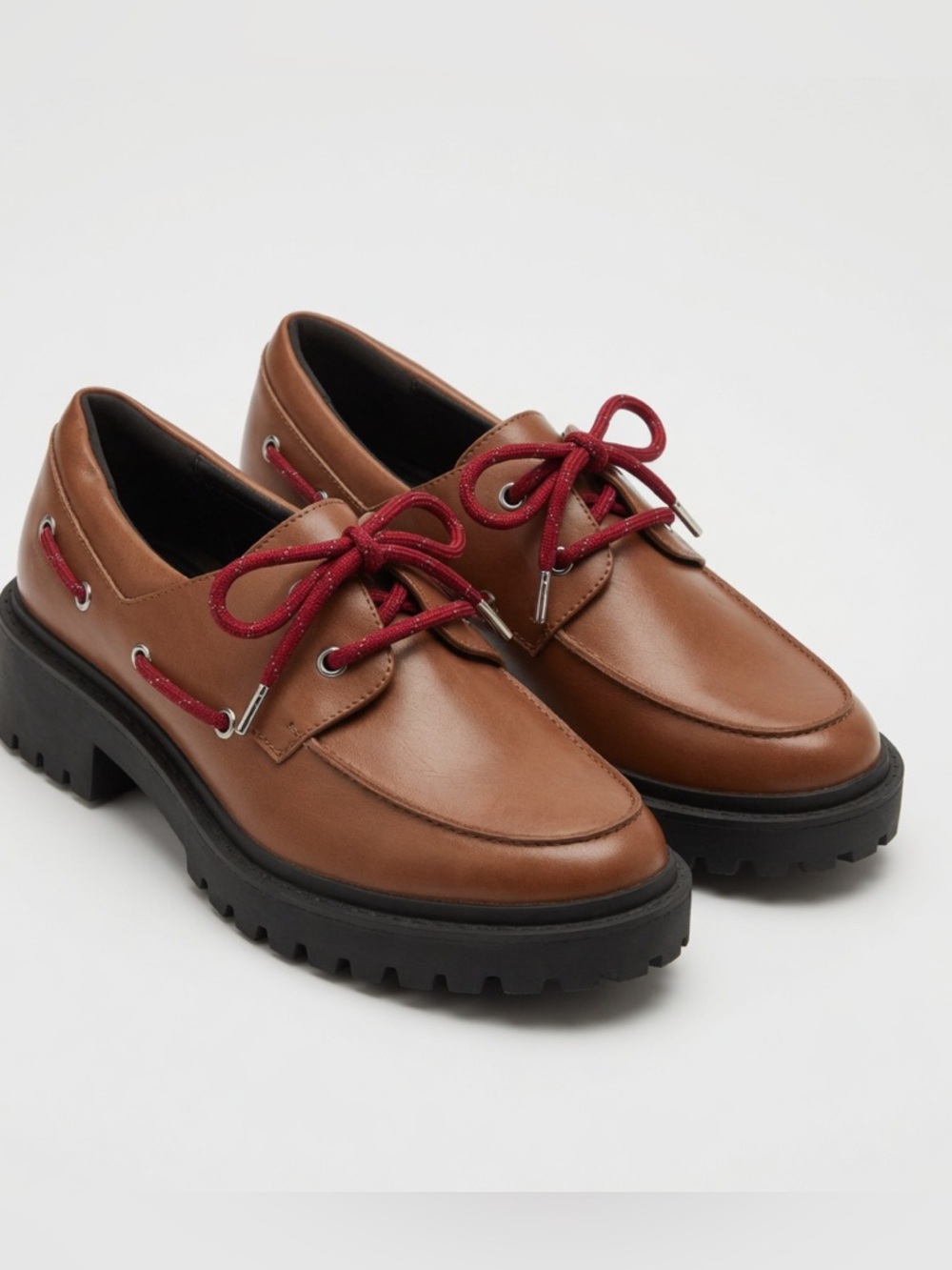 NEW BCBG Ladonna Boat Shoe Lace UP Brown Red